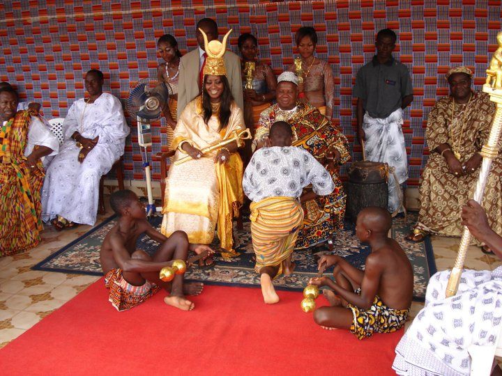 LA PLUS PUISSANTE GUÉRISSEUSE TRADITIONNELLE D’AFRIQUE, VOYANTE AFRICAINE RÉPUTÉE, GUÉRISON SPIRITUELLE À DISTANCE