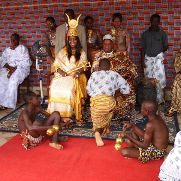 LA PLUS PUISSANTE GUÉRISSEUSE TRADITIONNELLE D’AFRIQUE, VOYANTE AFRICAINE RÉPUTÉE, GUÉRISON SPIRITUELLE À DISTANCE