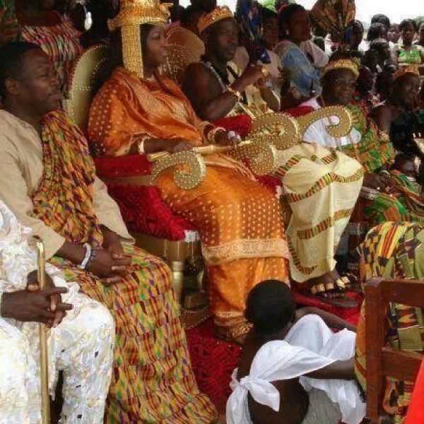 PUISSANTE VOYANTE AFRICAINE, MARABOUT FEMININ FIABLE, LA PLUS GRANDE VOYANTE DU MONDE
