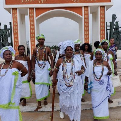 prêtresse mami wata bénin, culte mami wata afrique, la plus puissante prêtresse vodun d’Afrique, divinité des eaux